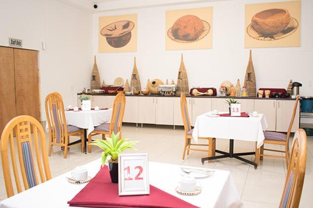 Ekamuti Town Lodge Oniihandi ภายนอก รูปภาพ