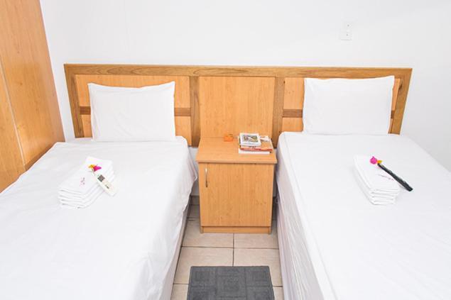 Ekamuti Town Lodge Oniihandi ภายนอก รูปภาพ